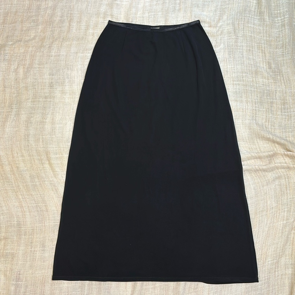 J. Jill Women's Black Knit Maxi Skirt, size Medium, Rayon/Polyester blend, EUC